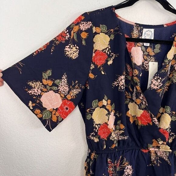 Blue Rain Francescas NWT Blue Peplum Scalloped Trim Floral Wrap Blouse Medium - Picture 8 of 12